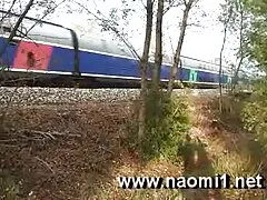 ターニャは父親と一緒に逃げる。 父と娘の間の近親相姦。 筋肉 女 無 修正