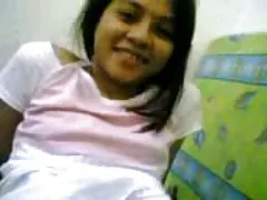 カメラに彼女の足を伸ばすスカートの中でジムの学生クソ 女 アニメ 裸