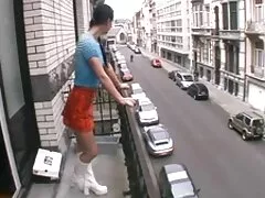 貧しい男は縛られ、二人のメンバーによってレイプされた オンナ アダルト