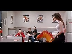 弾性お尻を示す短い赤いパンティーを持つ細身の女の子 体 に 落書き エロ