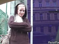 学生は眠り、彼のクラスメートの一人と共有します m 女 アダルト