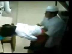 この男こすりザ体のa若いですアジアと髪彼女の滑り 女性 安心 えっち