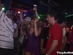 撫で美しさのための二つの子牛とBDSMスタイルの瞬間 エロ い おんな