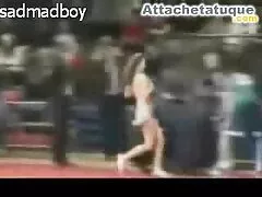 二つの強力な雌犬の後ろに従順なスレーブの乗り物 いやらしい 女 の 動画