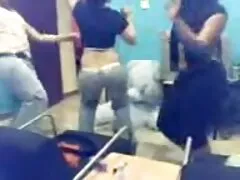 ロシアの雌犬stripteaseの前のカメラ 素人 女 教師