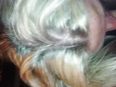 三つの黒い男は、トーストされた白パンを作る 無料 動画 えろ 女性